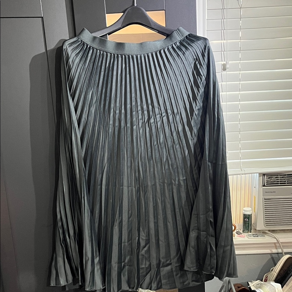 H&M Gray Pleated Skirt